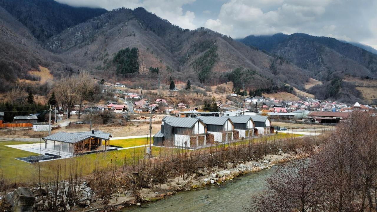 Complex Lunlo Village Brezoi Buitenkant foto