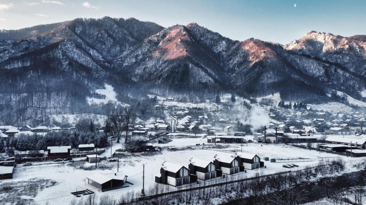 Complex Lunlo Village Brezoi Buitenkant foto