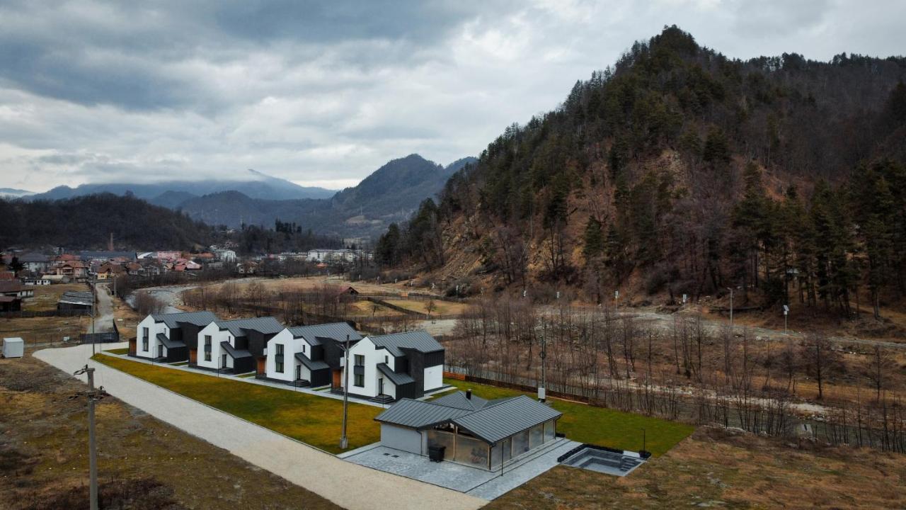 Complex Lunlo Village Brezoi Buitenkant foto